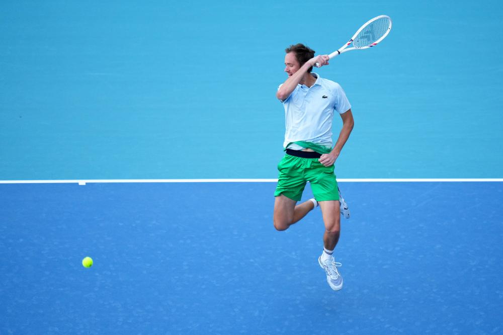 为了赢，你的面相都变了！ 贺希宁在底角用力使相，都快变成布克了